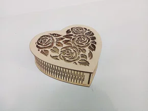 Caixa Vazada A Laser Coração Riscado